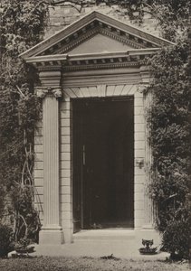 Doorway, The Vicarage, Hailsham, Sussex (zdjęcie czarno-białe) autorstwa William Galsworthy Davie