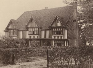 Hawkhurst Place, Highgate, Kent (zdjęcie czarno-białe) autorstwa William Galsworthy Davie