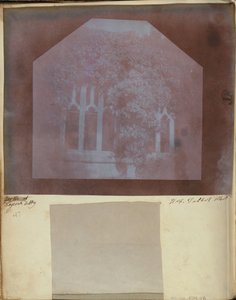 Szczegół krużganków w opactwie Lacock autorstwa William Henry Fox Talbot