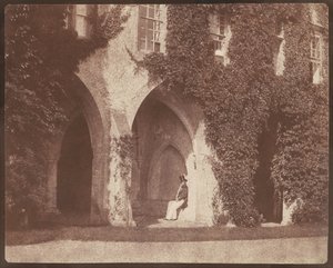 Wielebny Calvert Jones w krużgankach opactwa Lacock autorstwa William Henry Fox Talbot