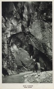Kaniony Kolorado: Box Canon, w pobliżu Ouray (zdjęcie czarno-białe) autorstwa William Henry Jackson