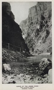 Kaniony Kolorado: Kanon Wielkiej Rzeki, w pobliżu Glenwood Springs, pokazujący tunel (zdjęcie czarno-białe) autorstwa William Henry Jackson