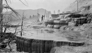Mammoth Hot Springs w Parku Narodowym Yellowstone, ok. 1872 r.