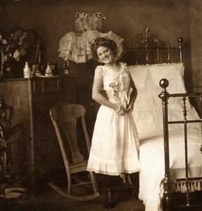 „Oh That Gorset” „Po operze”, ok. 1900 (zdjęcie w sepii) (patrz także 473262)
