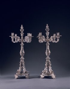 Para bardzo ważnych niemieckich czteroświecowych kandelabrów, zamówiona dla Jerzego II, wykonana przez Balthasara Friedricha Behrensa, Hanower, 1736-37