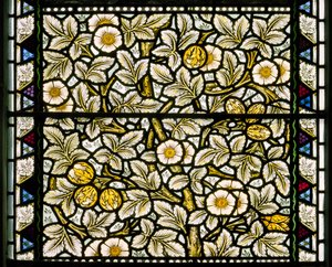 Kirkcaldy Stary Kirk, Morris & Co., William Morris, Dzikie róże i orzechy laskowe, 1886 autorstwa William Morris