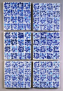 Siedem niebieskich kwadratowych płytek William Morris „Small Bough” autorstwa William Morris