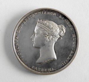 RA medal przyznany George