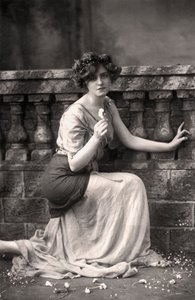 Gabrielle Ray 1883-1973, angielska aktorka, 1900. autorstwa William and Daniel Downey