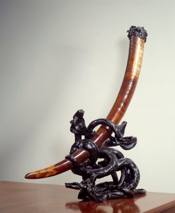 Walka dobra i zła. Obrona słonia z patyną w kolorze kości słoniowej. Zrealizowany przez Leopolda Van Strydoncka (1861 - 1937) autorstwa William van Strydonck