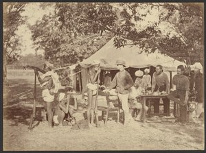 [Konsultacje w obozie] autorstwa Willoughby Wallace Hooper