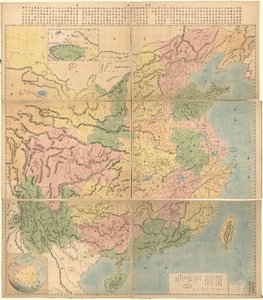 2 200 000. Pokazuje podziały administracyjne Imperium Qing. Pokazuje również wybrzeża i obszar pomiędzy wschodnimi częściami przełęczy Jiayuguan a Tybetem. dostarczony. Ręcznie kolorowe. Relief pokazany przez hachures i cieniowanie. Nadruk wybity. Południk autorstwa Xujiahui Tian Zhu Tang
