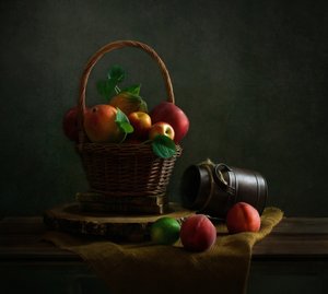 Nastrojowa martwa natura z owocami autorstwa Yinan F.