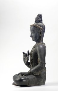 Bodhisattwa w stylu nepalsko-chińskim (lakier, tkanina, ślady niebieskiej, złotej i zielonej farby oraz złoty płatek) autorstwa Yuan Dynasty Chinese School