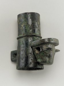 Kołpak z zawleczką odlewany w kształcie głowy kota (brąz) autorstwa Zhou Dynasty Chinese School