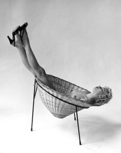 Nude Reclining in Basket Chair", 3 maja 1955 r.