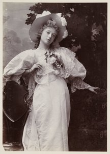 Portret edwardiański, kobieta w koronkowej sukience autorstwa John Pardon
