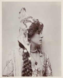 Portret edwardiański, kobieta w egzotycznym stroju autorstwa John Pardon