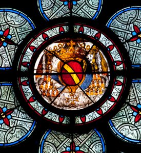 Oculus bębenka jednego z dwóch okien kaplicy Noaillesa z herbem kardynała, namalowany w połowie XVIII wieku przez Jeana Le Vieila. Cathedrale Notre Dame de Paris - Paryż 4 - XIII, XIII, XIX, rehabilitacja przez Vi autorstwa . .