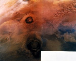 Wulkany na powierzchni planety Mars autorstwa Frederick (attr. to) Barnard