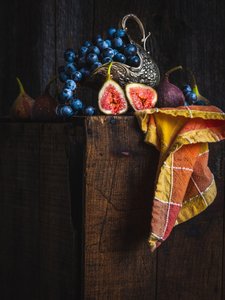 Kompozycja z owoców w nastrojowej stylistyce autorstwa alan shapiro