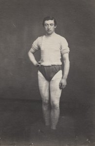 Młody mężczyzna w sportowym stroju autorstwa attributed to Oliver H. Willard