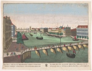 Widok na Binnen-Amstel między Blauwbrug i Hogesluis w Amsterdamie El rio Amstel, que por adentro mirahacia el puente de la represa de l