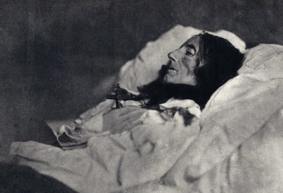 Portret poetki Marceliny Desbordes Valmore (Desbordes-Valmore) (1786-1859) na łożu śmierci. Fotografia Felixa Tournachona dit Nadara (1820-1910) z 1859 r. Druk Victora Tournachona, ojca Nadara, koniec XIX wieku. autorstwa Nadar