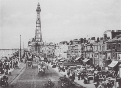 Central Promenade, Blackpool (zdjęcie czarno-białe) autorstwa (after) English photographer