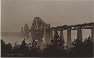 Forth Bridge (czarno-białe zdjęcie) autorstwa (after) English photographer