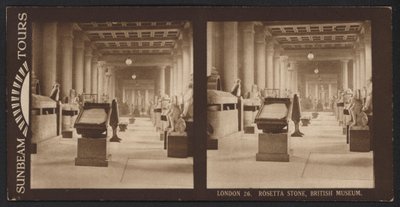 Londyn, kamień z Rosetty, British Museum (zdjęcie czarno-białe) autorstwa (after) English photographer