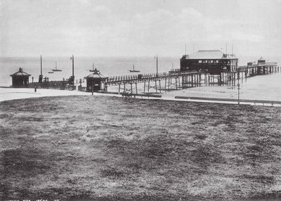 Molo w Lytham (zdjęcie czarno-białe) autorstwa (after) English photographer