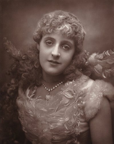 Panna Phyllis Broughton (zdjęcie czarno-białe) autorstwa (after) English photographer