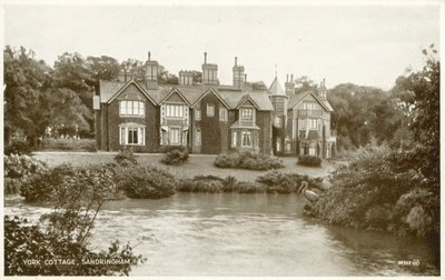 York Cottage, Sandringham (czarno-białe zdjęcie) autorstwa (after) English photographer