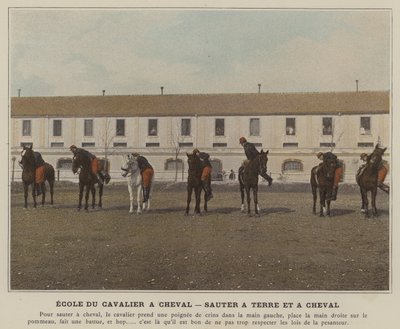 Szkoła jeźdźca na koniu, skoki po ziemi i na koniu (zdjęcie kolorowe) autorstwa (after) French Photographer