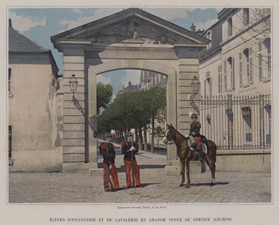Uczniowie piechoty i kawalerii w pełnym stroju służbowym, dawni (kolorowe zdjęcie) autorstwa (after) French Photographer
