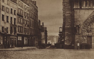 Rue du Cloitre-Notre-Dame, widziana z Parvis około 1865 roku (zdjęcie czarno-białe) autorstwa (after) French Photographer