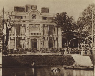 Ogrody i gaje Le Chateau-Rouge (zdjęcie czarno-białe) autorstwa (after) French Photographer