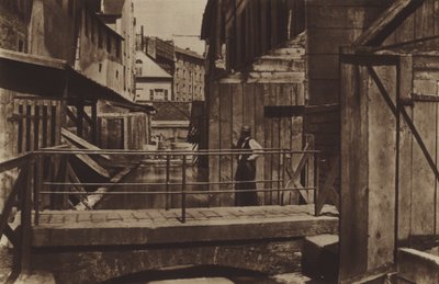 Brzegi Bievre na dole rue des Gobelins (zdjęcie czarno-białe) autorstwa (after) French Photographer