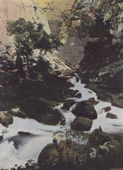 Źródło Sorgue w Fontaine de Vaucluse (kolorowe zdjęcie) autorstwa (after) French Photographer