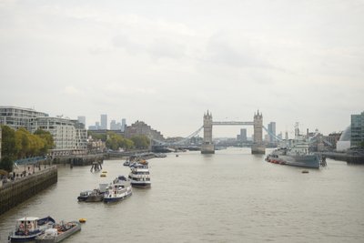 Most Londyński nad Tamizą w samym sercu Londynu autorstwa Albert Mansour