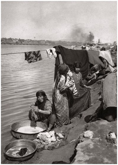 Praczki nad brzegiem Tygrysu, Bagdad, Irak, 1925 autorstwa A. Kerim