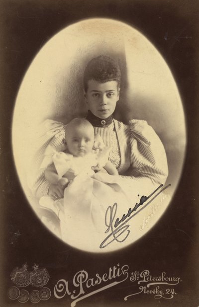 Xenia Aleksandrowna de Russie et sa fille, la księżniczka Irina Aleksandrowna - Wielka Księżna Rosji Ksenia Aleksandrowna (1875-1960) z córką Iriną Aleksandrowną (1895-1970), autorstwa studia fotograficznego A. Pasetti . Zdjęcie albuminy autorstwa A. Pasetti Photo Studio