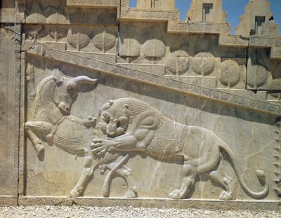 Lew walczący z bykiem, płaskorzeźba na wschodnich schodach Apadany, okres Achemania, ok. 515 autorstwa Achaemenid