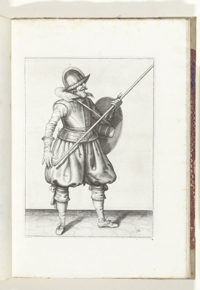Ćwiczenie z tarczą i włócznią: żołnierz trzykrotnie odkłada włócznię do pozycji spoczynkowej, pierwszy ruch (nr 10), 1618 Nassausche Wapen-Handelinge, van Schilt, Szpiedzy, Rappier i Tarcza: przedstawione beyde figuerlick, a obramowane po autorstwa Adam van Breen