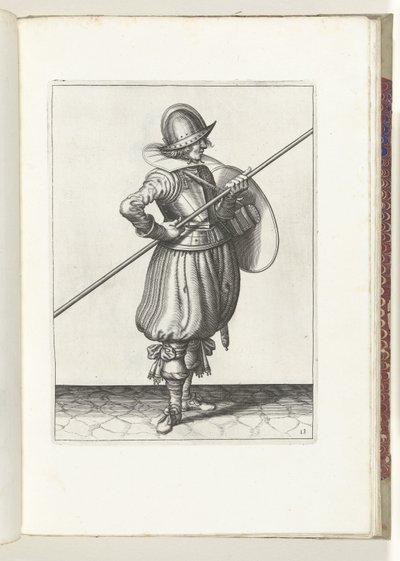 Ćwiczenie z tarczą i kolcem: Żołnierz ustawia kolec w pozycji do ciągnięcia dwa razy, pierwszy ruch (nr 13), 1618 Nassausche Wapen-Handelinge, van Schilt, Szpiedzy, Rappier i Tarcza: przedstawiony beyde figuerlick, oprawiony w nowy autorstwa Adam van Breen