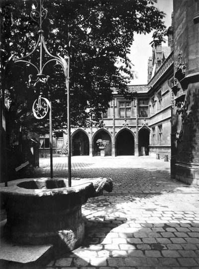 Hotel Cluny widziany z dziedzińca, Paryż autorstwa Adolphe Braun