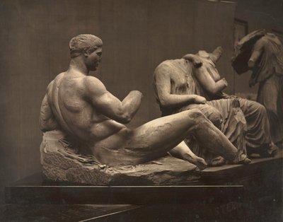 Rzeźby z Partenonu, Muzeum Brytyjskie, ok. 1930 r. 1870. autorstwa Adolphe Braun