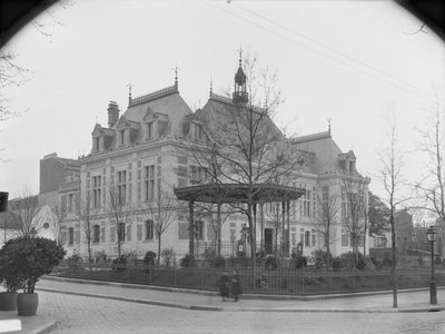 Ratusz, ok.1886-90 autorstwa Adolphe Giraudon