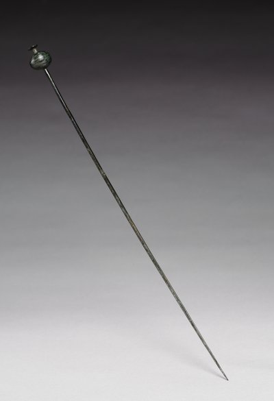Garment Pin, ok. 1400 pne (odlew i kuty brąz) autorstwa Age Bronze